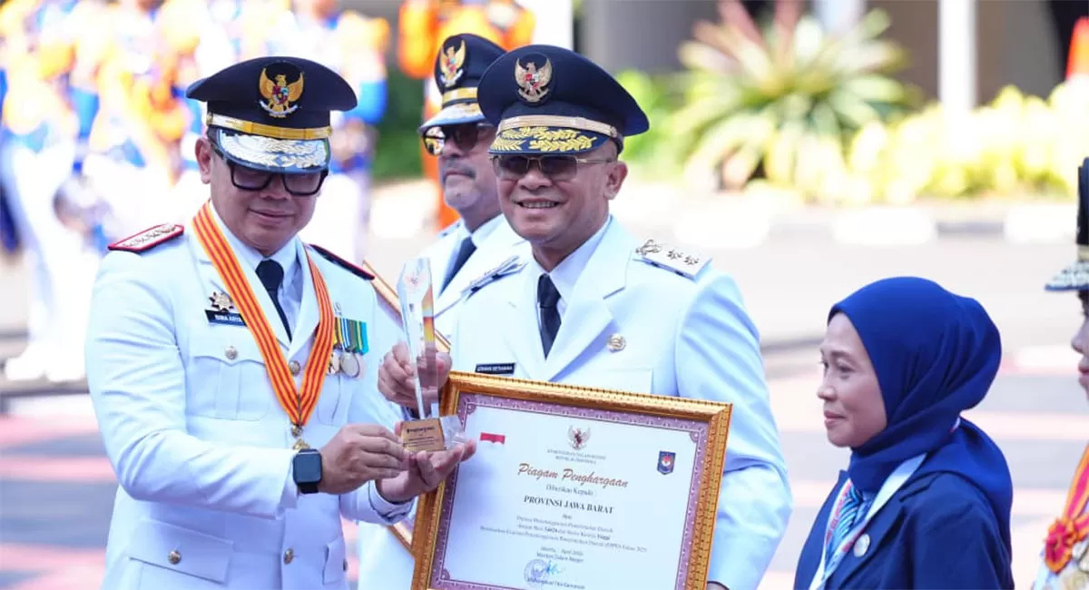 Jawa Barat raih penghargaan Penyelenggaraan Pemerintah Daerah Terbaik. Prestasi ini jadi momentum penguatan pelayanan publik di Hari Otonomi Daerah ke-30,&nbsp;Senin, 27 April 2026. (Dok. Kominfo Jabar)