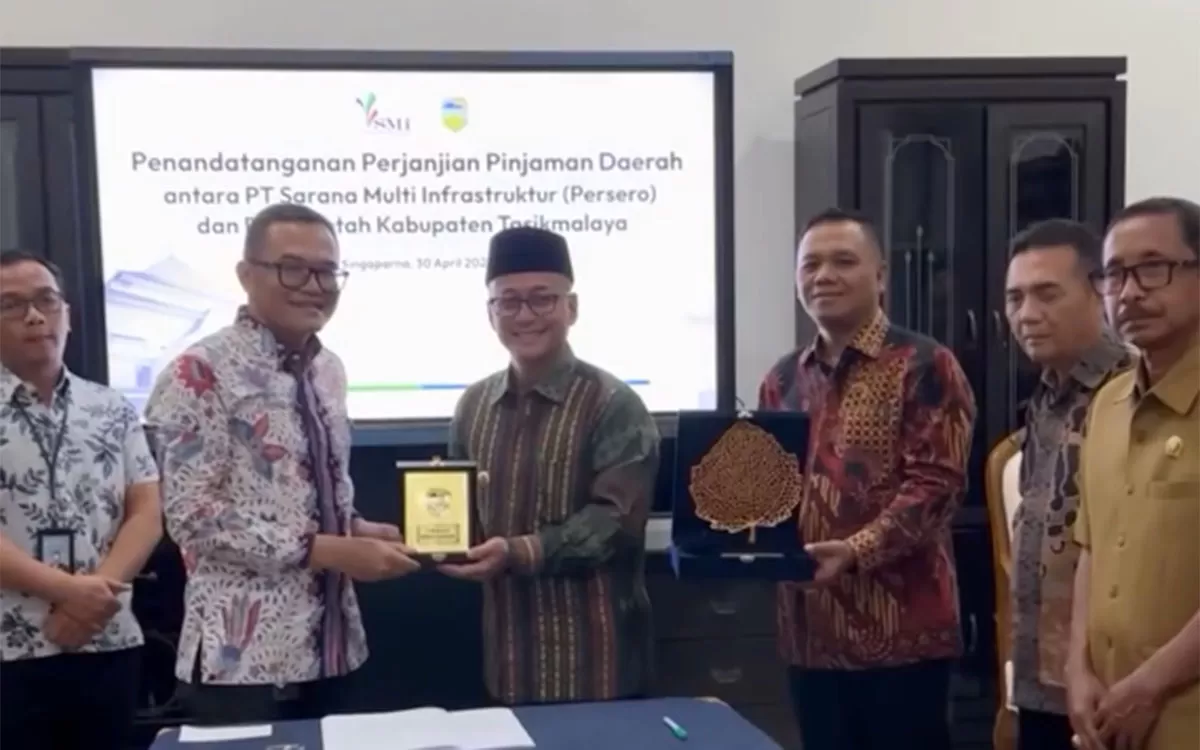 Bupati Tasikmalaya, H. Cecep Nurul Yakin usai penandatanganan akad pinjaman di Pendopo Kabupaten Tasikmalaya, Kamis (30/4/2026), disaksikan Wakil Bupati, Sekretaris Daerah, serta Ketua DPRD. (Dok. Prokopim)