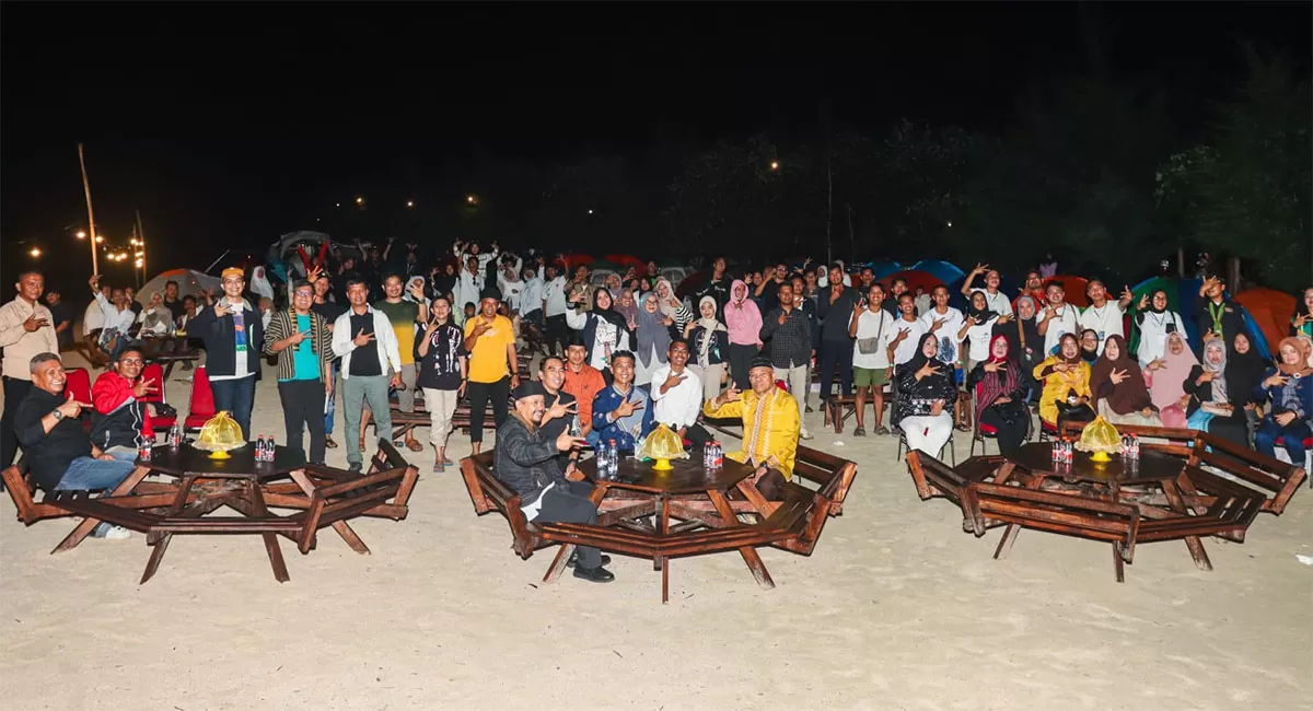 Ratusan pegiat ekonomi kreatif berkumpul di Pantai Sausumangka untuk Camping Kreatif Buton Tengah, membangun sinergi dan inovasi bagi masa depan daerah. (Dok. Promedia)