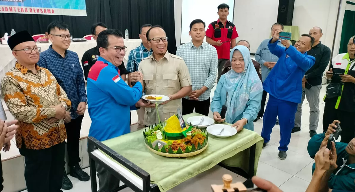 Tanpa aksi jalanan, buruh di Kota Tasikmalaya sampaikan aspirasi melalui Focus Group Discussion (FGD) bersama Wali Kota Tasikmalaya Viman Alfarizi Ramadhan, Minggu (03/05/2026). (Dok. AMS)