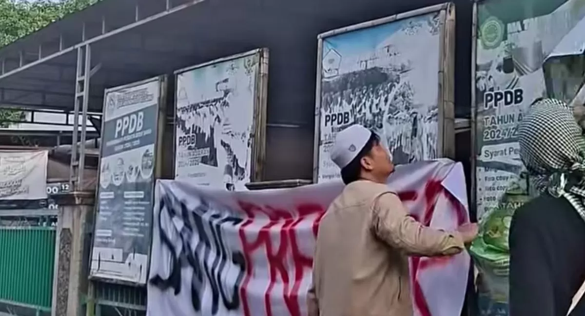 Masyarakat Pati geram atas kasus pencabulan Santriwati di Ponpes Ndholo Kusumo. Mantan pengikut bongkar pola doktrin serta eksploitasi materi oleh sang oknum kiai. (Instagram/ekosuswanto_mbahto)