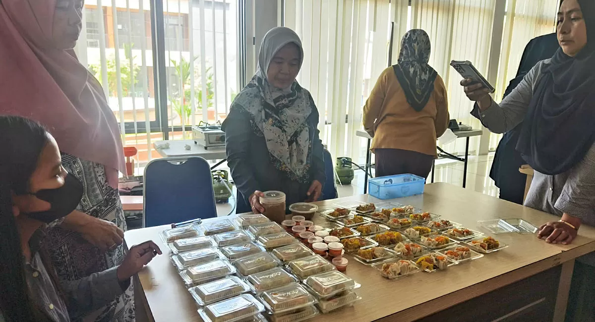 Pelatihan keterampilan kerja produk olahan oleh Disperindag Kota Tasikmalaya untuk memperkuat ekonomi lokal melalui program PELAK bagi pelaku UMKM,&nbsp;mulai Selasa, 5 Mei 2026 hingga 7 Mei 2026.&nbsp; (Dok. AMS)