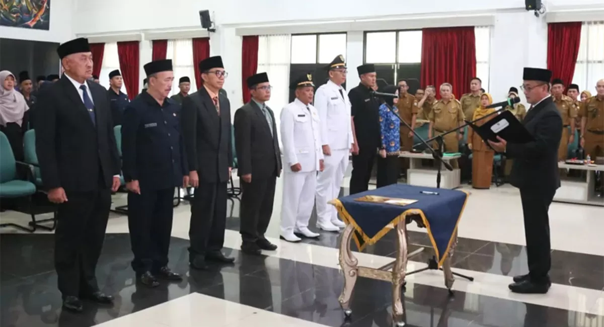 Bupati Tasikmalaya Cecep Nurul Yakin melantik 71 pejabat di Aula Pendopo Baru Kabupaten Tasikmalaya, Selasa (12/5/2026). (Instagram/pemkabtasik)