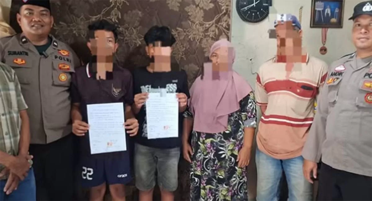 Polres Lamongan mengambil langkah edukatif dengan melakukan pembinaan kepada dua remaja di bawah umur pembuat video pocong viral. (Instagram/polreslamongan)