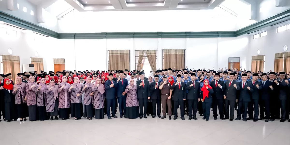 Bupati Ciamis Herdiat Sunarya resmi melantik 426 ASN Pemkab Ciamis di Gedung KH. Irfan Hielmy, Selasa (26/5/2026). (Dok. Prokopim Ciamis)