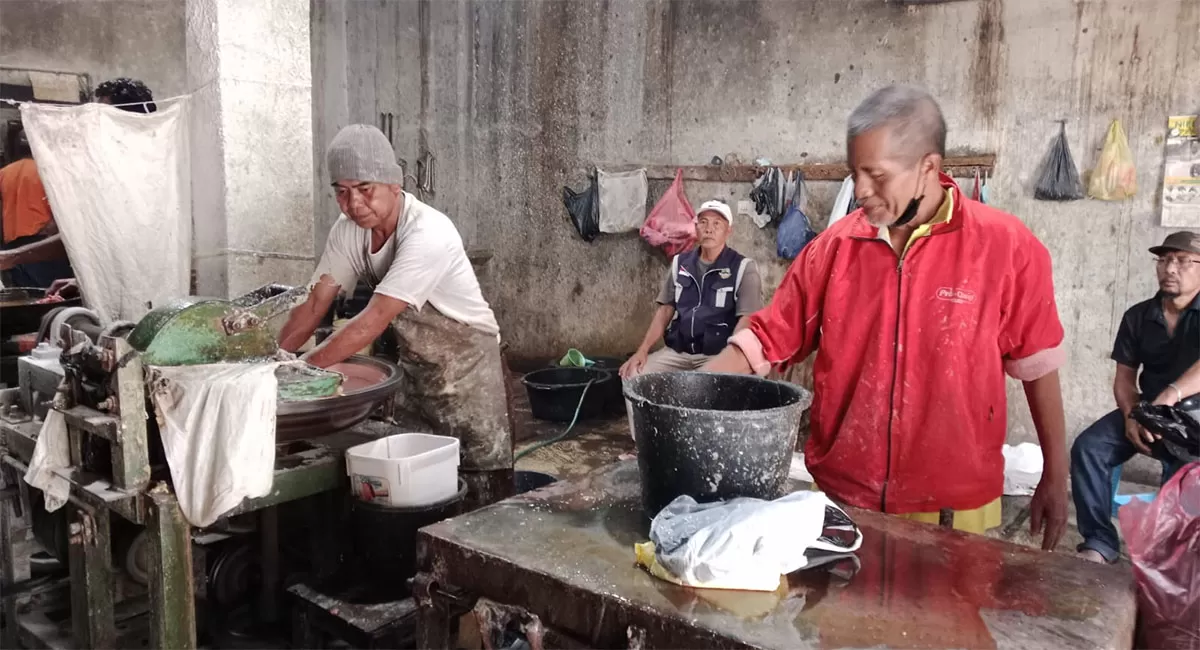 Momen Idul Adha 2026, jasa giling daging di Pasar Cikurubuk Kota Tasikmalaya sepi. Penurunan jumlah hewan kurban buat warga jarang olah daging kurban. (Dok. AMS)