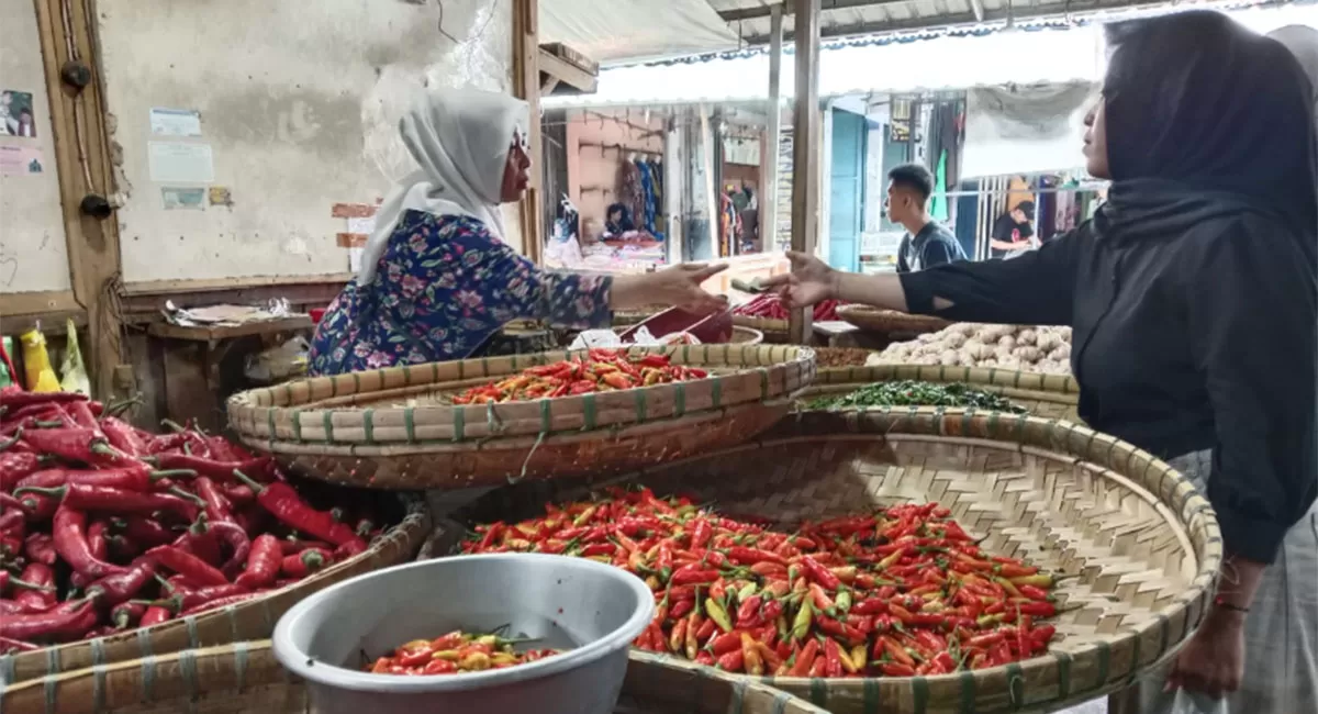 Iduladha 1447 H, harga cabai merah besar di Pasar Cikurubuk Kota Tasikmalaya melonjak hingga Rp140 ribu/kg. Pedagang sayuran keluhkan omzet turun, Kamis, (28/5/2026). (Dok. AMS)