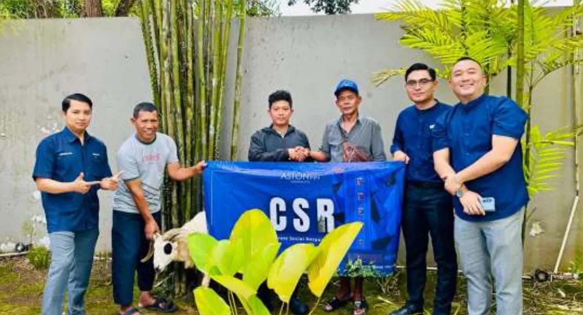 Daging kurban Iduladha 1447 H dari Aston Inn Tasikmalaya dan Polres Tasikmalaya Kota disalurkan untuk warga sekitar, Jumat, 29 Mei 2026. (Dok. Aston Inn)