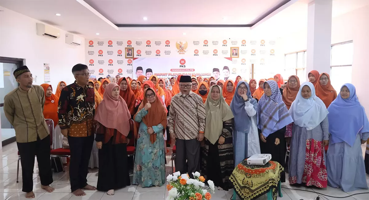 Didi Sukardi (kedua dari kiri) selaku Anggota DPRD Jawa Barat mendukung Sekolah Keluarga PKS Ciamis dan pemberdayaan ekonomi keluarga. (Dok. PKS Ciamis)