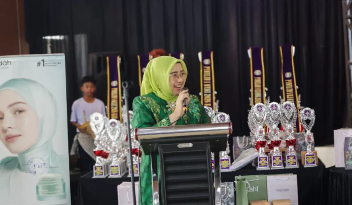 Ketua TP PKK Kabupaten Ciamis, Hj. Kania Ernawati Herdiat, membuka Pasanggiri Ujang Nyai 2026 yang menjadi bagian dari Hari Jadi Kabupaten Ciamis ke-384, Minggu, 7 Juni 2026. (Dok. PKK Ciamis)