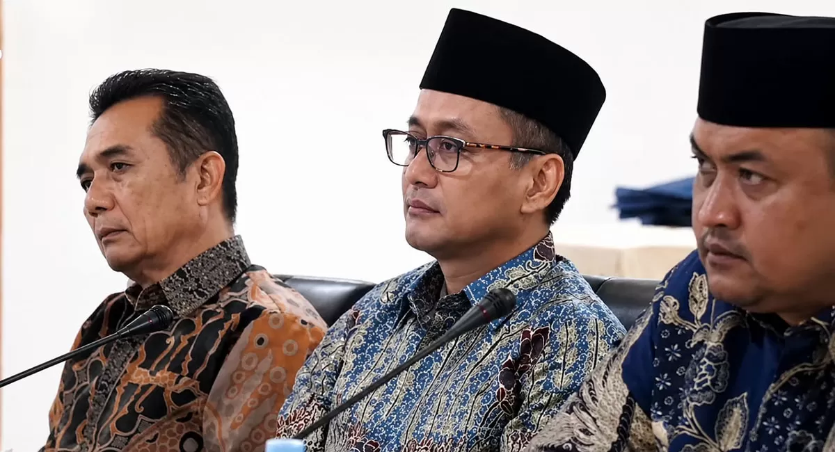 Bupati Tasikmalaya, Dr.H.Cecep Nurul Yakin, M.Ap, M.Pd didampingi Ketua DPRD Kabupaten Tasikmalaya, Budi Ahdiat menerima opini Wajar Tanpa Pengecualian (WTP) dari BPK RI (Dok. DFK)