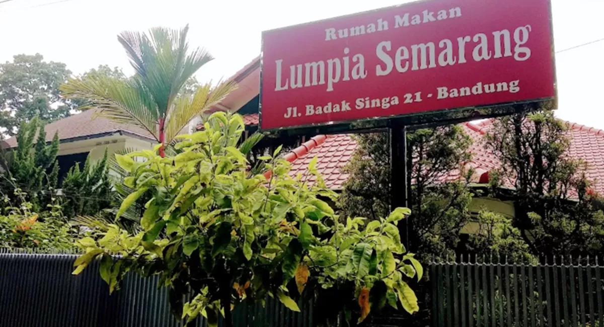 Rumah Makan Lumpia Semarang menjadi pilihan kuliner khas Semarang di Bandung dengan menu lengkap dan suasana yang sejuk. (Tangkapan layar google/Elmo Pinus)