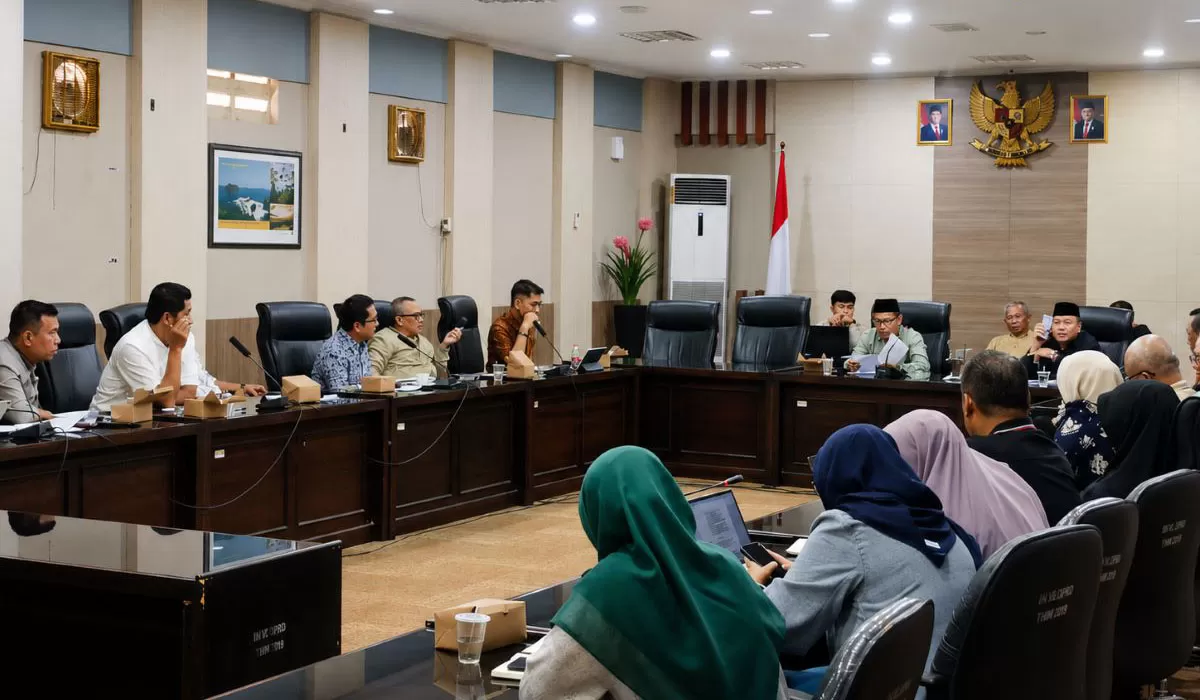 Komisi I dan Komisi IV DPRD Kabupaten Tasikmalaya menggelar rapat gabungan bersama unsur eksekutif guna mendalami polemik pengangkatan Dewan Pengawas RSUD KHZ Musthafa, Jumat (19/6/2026). (Dok. DFK)