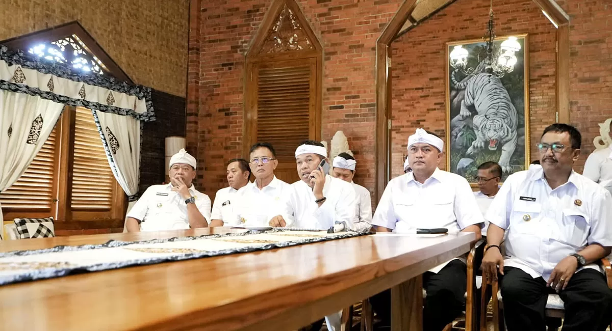 Dedi Mulyadi menyaksikan peresmian jalan daerah 1.151 km oleh Presiden Prabowo, sementara Jawa Barat mencatat lima proyek Inpres Jalan Daerah. (Dok. Kominfo Jabar)