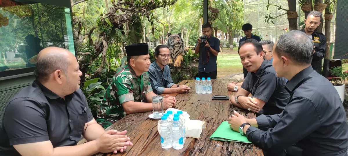 KPAID Jawa Barat menggelar pertemuan strategis dengan Panglima Kodam (Pangdam) III/Siliwangi, Mayjen TNI Kosasih, di Markas Kodam III/Siliwangi, Bandung, pada Rabu (24/6/2026). (Dok. DFK)
