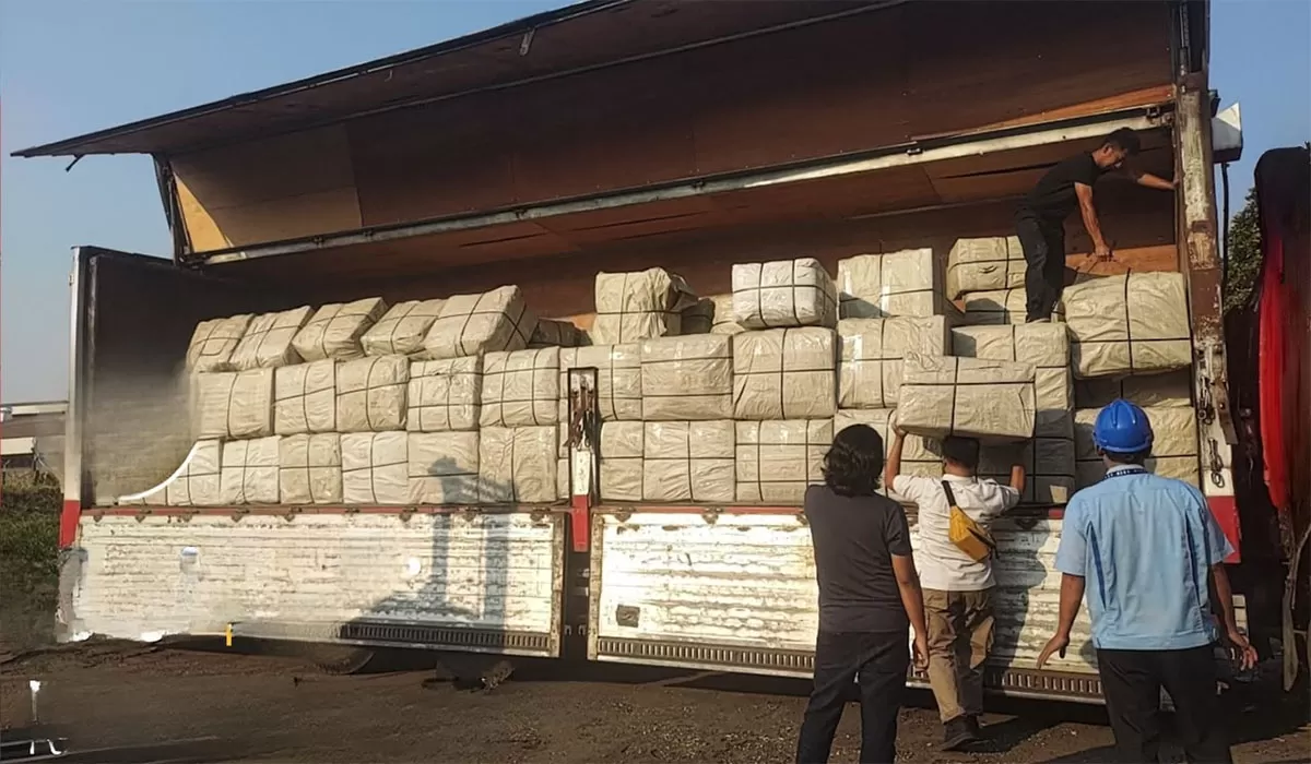 Sebanyak 3,37 ton ganja asal Thailand gagal masuk Indonesia. Operasi gabungan Bea Cukai dan BNN membongkar penyelundupan bermodus koper perjalanan dan matras lateks. (Dok. Bea Cukai)