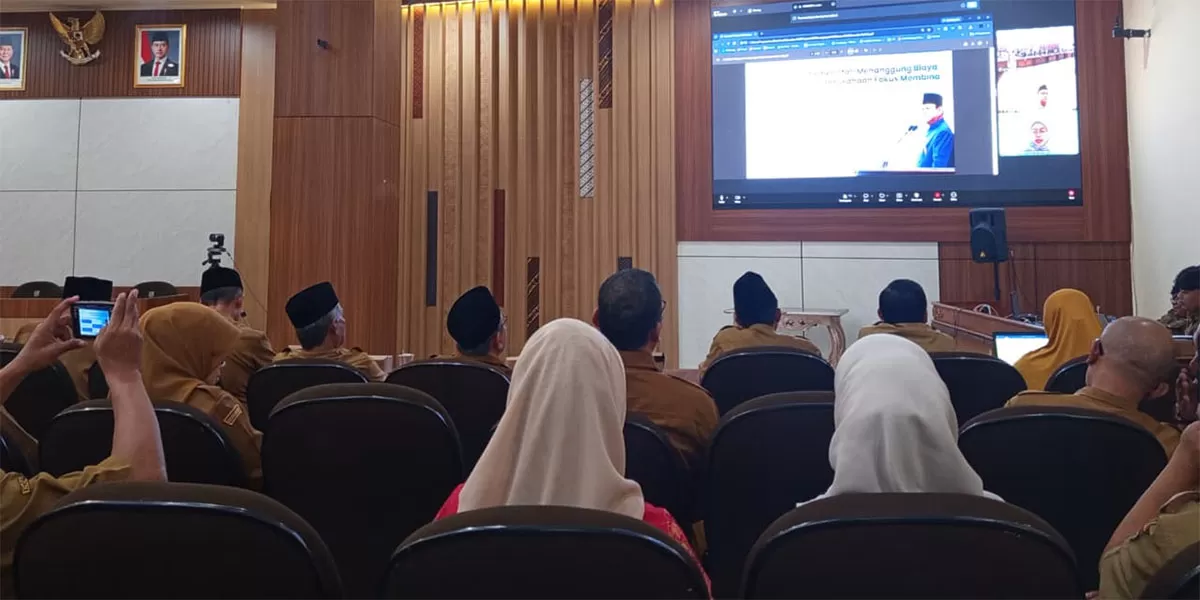 Zoom meeting DPM PTSP TK Kabupaten Tasikmalaya bersama perwakilan narsumber dari Kemenaker RI, terkait program pemagangan nasional bagi lulusan perguruan tinggi. (Dok. DFK)