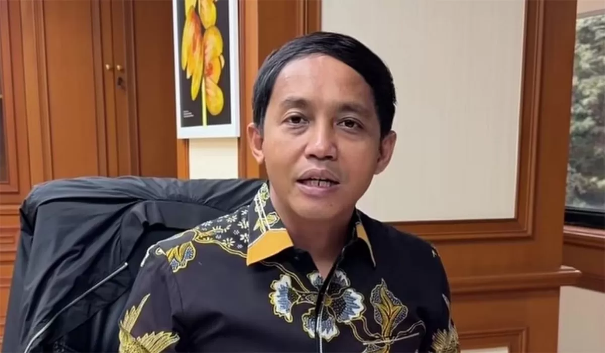 Menhut Raja Juli melapor ke KPK terkait dugaan amplop Bupati Kuansing. KPK menyatakan laporan tersebut masih diverifikasi. (Instagram/rajaantoni)