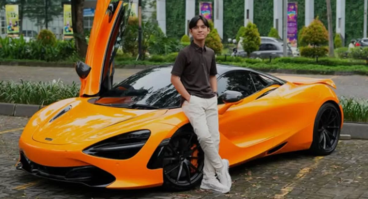 YouTuber Andra ST buka suara usai kecelakaan Supercar McLaren di Sukoharjo. Ia menyebut ban belakang pecah jadi penyebab insiden. (Instagram/andrast_)