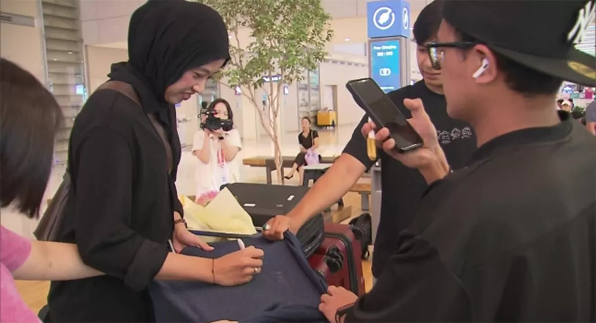 Megawati Hangestri kembali ke Korea bersama suami untuk menjalani musim baru bersama Hyundai Hillstate, tiba di Bandara Internasional Incheon, Kamis (10/7/2026). (Foto: Seong In-hyeon)