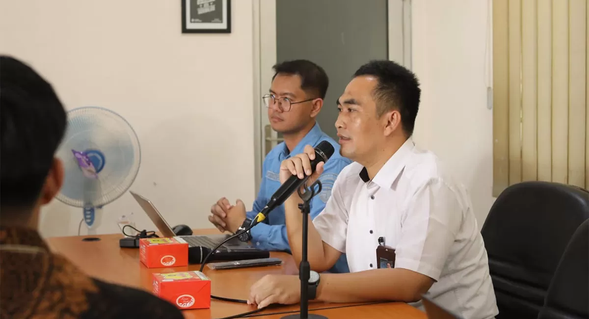 Kepala Diskominfo Kota Tasikmalaya, H. Amran Saefullah, S.E., M.M., memimpin bimtek GECE 112 untuk memperkuat layanan darurat berbasis Omni Channel, di Aula Diskominfo, Rabu (15/7/2026). (Dok. Diskominfo )