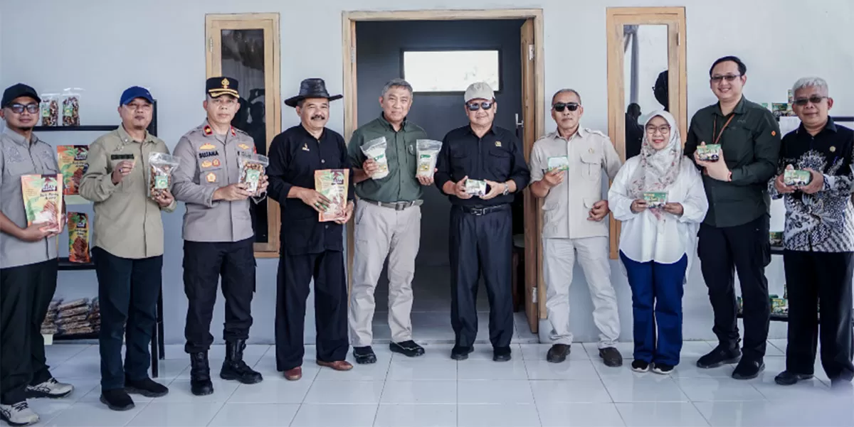 Sekretariat Klaster Padi Pamarican resmi dioperasikan di Desa Bangunsari, Kecamatan Pamarican, Kamis (16/7/2026), sebagai upaya memperkuat kelembagaan petani dan pengembangan pertanian organik di Kabupaten Ciamis. (Dok. Prokopim Ciamis)