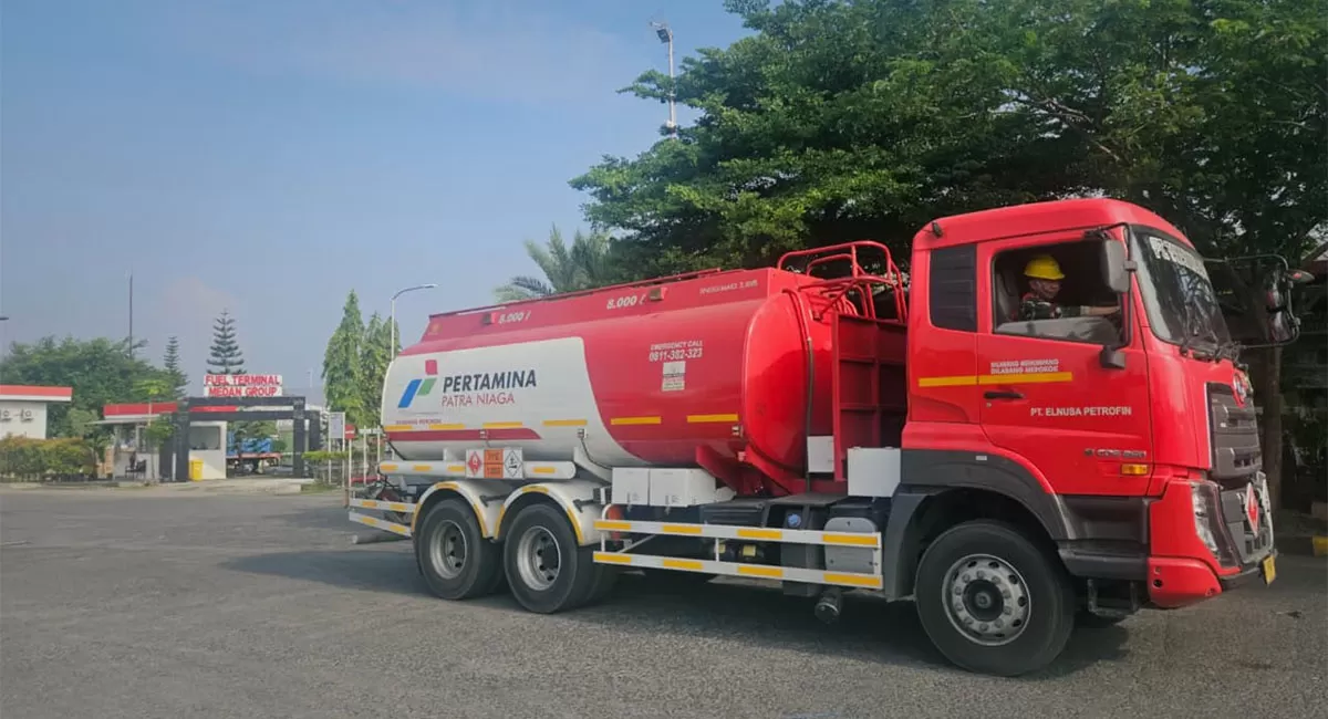 Distribusi BBM di Sumut kembali normal. Pertamina menindak oknum sopir truk tangki BBM untuk memastikan pasokan ke SPBU tetap aman. (Dok. Patraniaga)