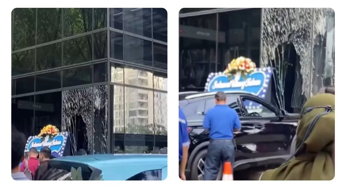 Mobil listrik tabrak gedung di SCBD hingga kaca pecah. Polisi mengungkap kronologi, penyebab masih diselidiki, kedua pihak sepakat berdamai. (Instagram.com/@jakarta.terkini)