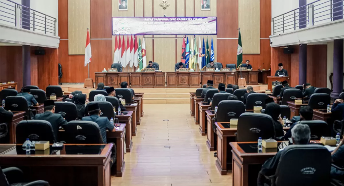 Bupati Ciamis menjawab pandangan fraksi DPRD dalam pembahasan lima Raperda dan KUA PPAS 2027, termasuk strategi meningkatkan PAD dan prioritas pembangunan. (Dok, Kominfo Ciamis)