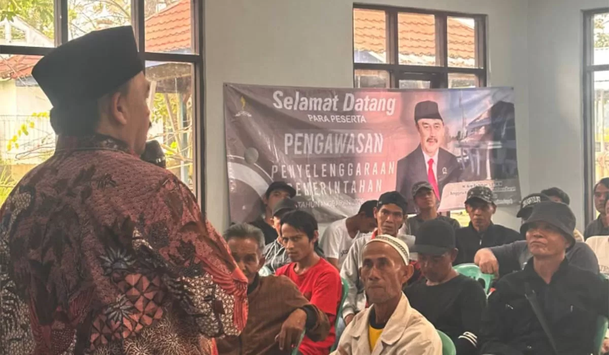 Anggota Komisi IV DPRD Jawa Barat H. Arip Rachman melaksanakan pengawasan pemerintahan 2026 di Desa Singaparna, Kabupaten Tasikmalaya, Minggu (12/7/2026). (Dok. DFK)
