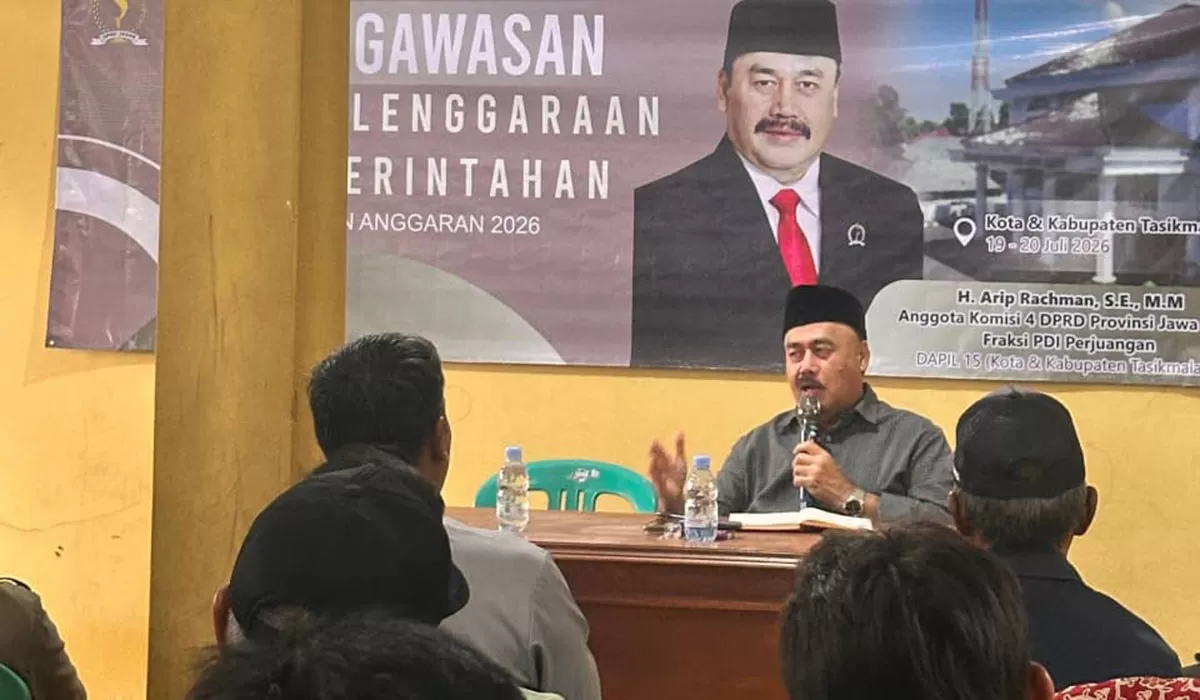 Anggota Komisi IV DPRD Provinsi Jawa Barat, H. Arip Rachman, SE, MM saat melakukan kegiatan pengawasan penyelenggaraan pemerintahan di Kecamatan Sukaratu (Dok. DFK)