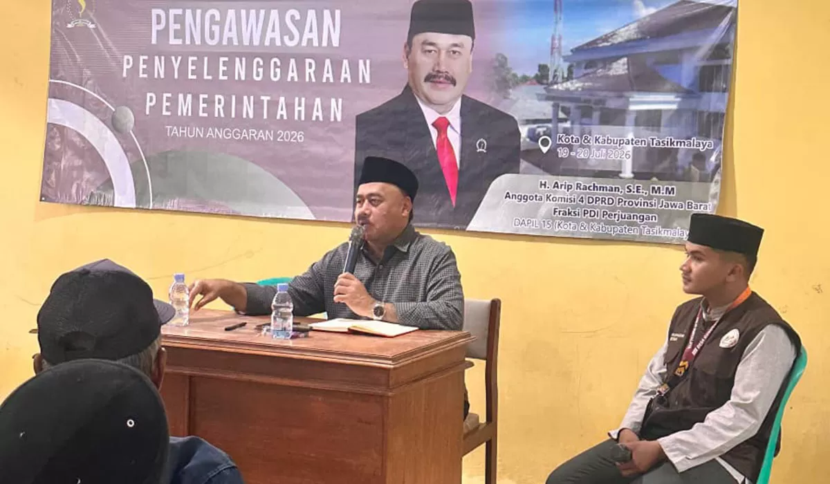 Anggota Komisi IV DPRD Provinsi Jawa Barat, H. Arip Rachman, SE, MM melakukan pengawasan penyelenggaraan pemerintahan di Desa Gunungsari Kecamatan Sukaratu, Kabupaten Tasikmalaya (Dok. DFK)