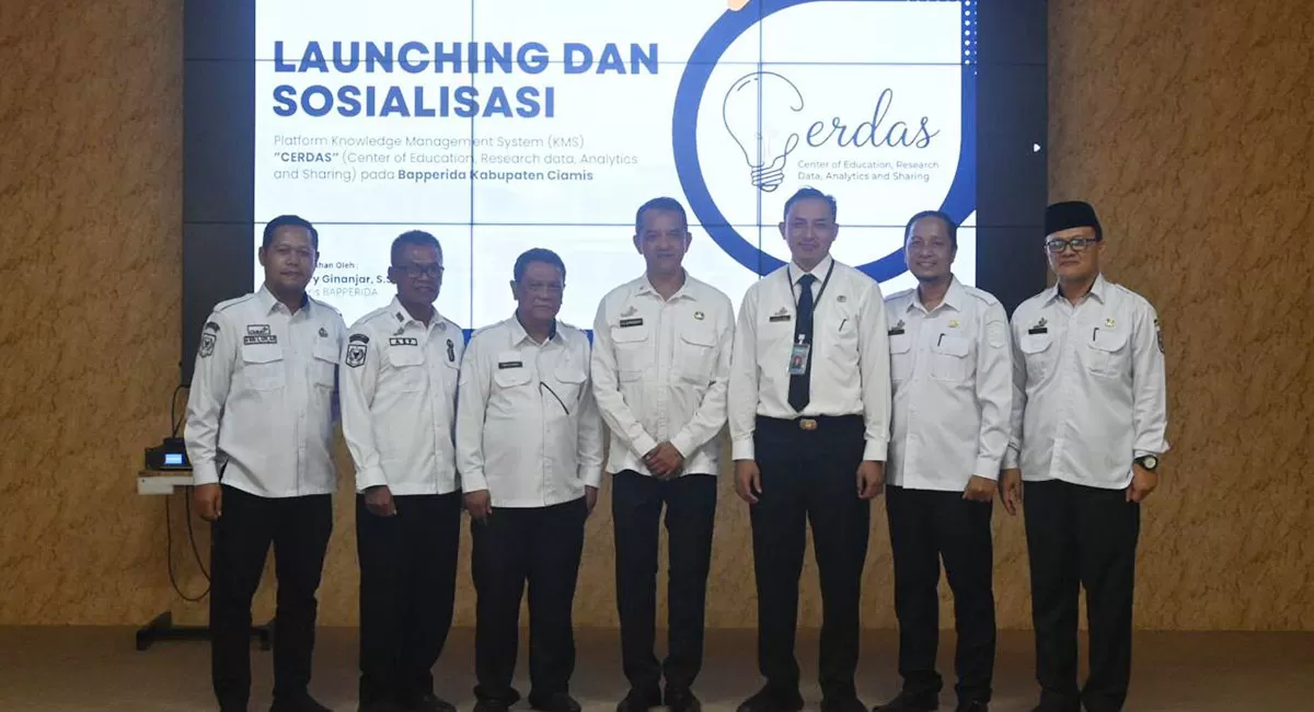 Bapperida Ciamis meluncurkan KMS CERDAS pada Rabu (29/7/2026). Platform tersebut sebagai langkah memperkuat tata kelola pengetahuan, berbagi data, riset, dan kolaborasi untuk kebijakan daerah. (Dok. Kominfo Ciamis)