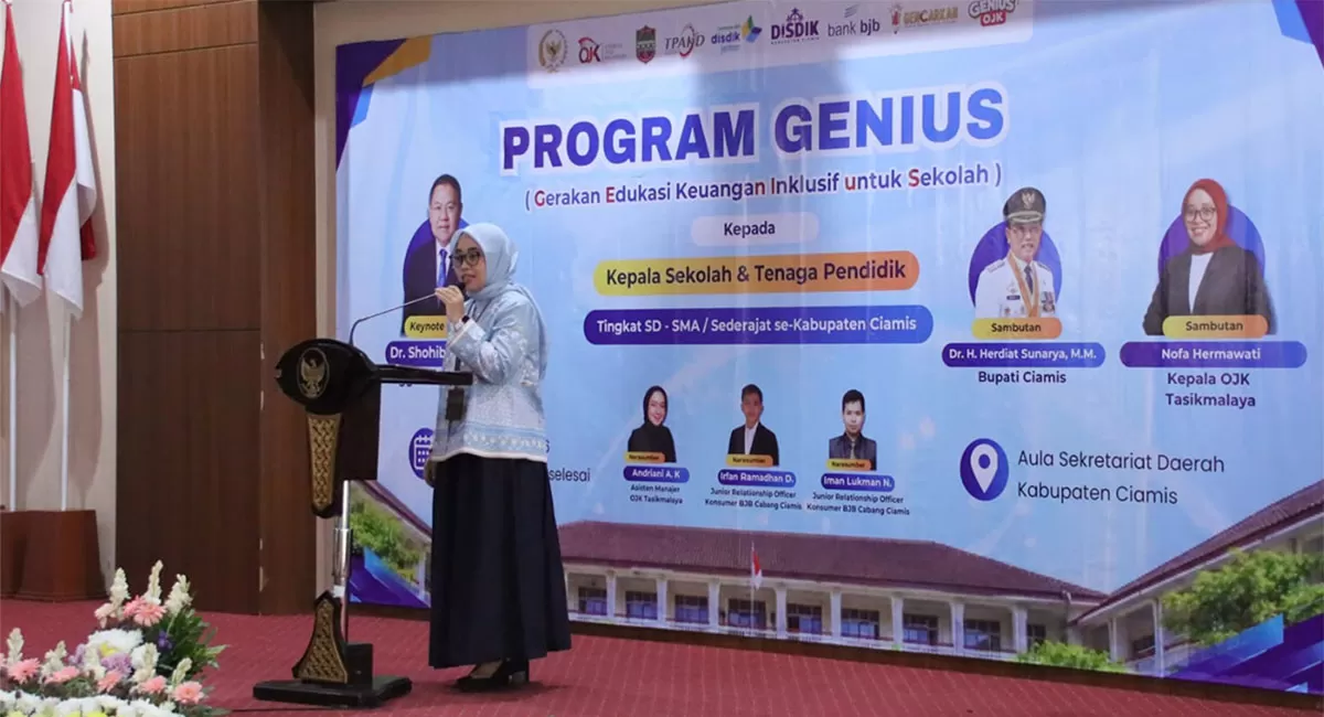 Kepala OJK Tasikmalaya Nofa Hermawati saat kegiatan peluncuran Program GENIUS (Gerakan Edukasi dan Keuangan Inklusif untuk Sekolah) yang diselenggarakan di Kabupaten Ciamis, Rabu, (29/7/2026). (Dok. AMS)