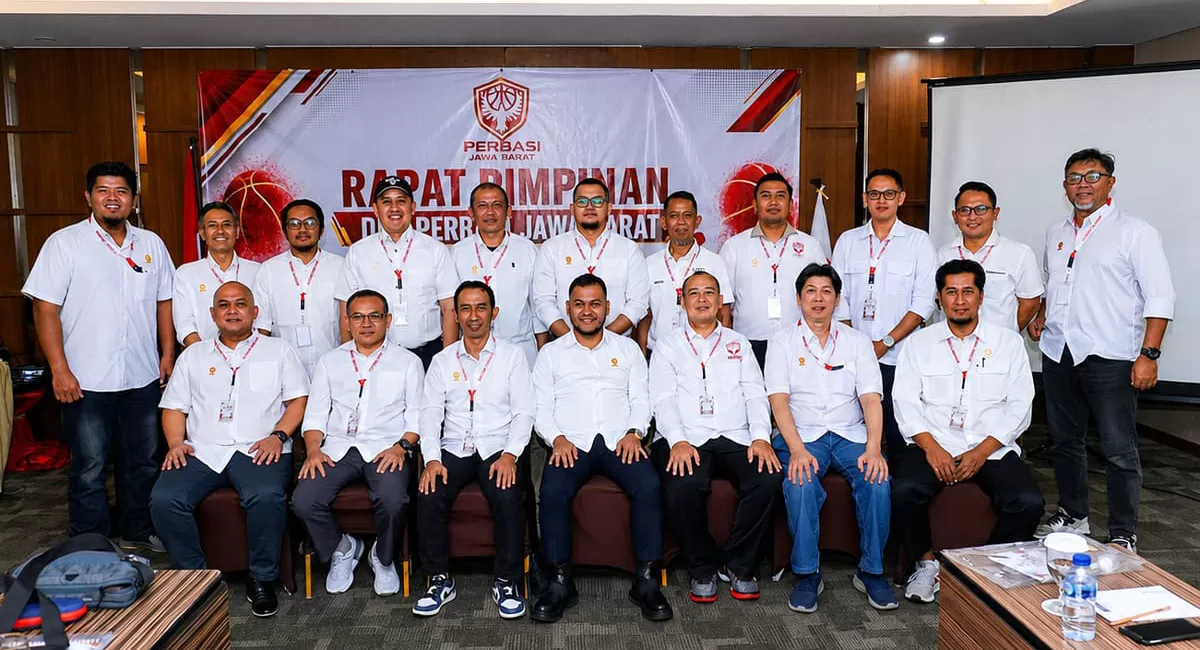 Jajaran pengurus DPD PERBASI Jawa Barat berfoto bersama usai pembukaan Rapat Pimpinan (Rapim) di Hotel Horison Kota Tasikmalaya, Sabtu (1/8/2026). (Dok. DFK)