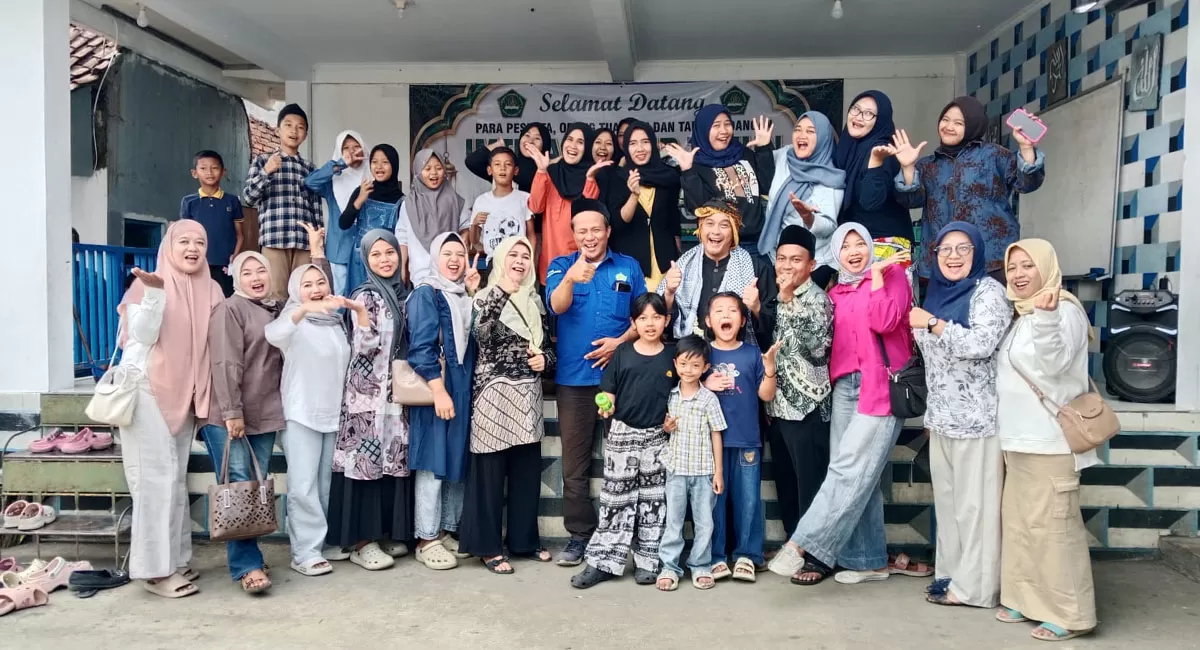 Wakil Walikota Tasikmalaya Diky Candra berfoto bersama saat silaturahmi ke Yayasan Hidayatul Khoer Jalan Ampera Barat No. 192 Kelurqhqn Panglayungan, Kecamatan Cipedes Kota Tasikmalaya, Minggu (02/7/2026). (Dok. AMS)