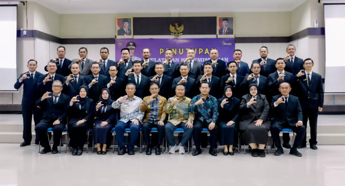 Bupati Ciamis menegaskan pejabat administrator harus menjadi penggerak perubahan setelah menyelesaikan Pelatihan Kepemimpinan Administrator 2026. (Dok. Prtokopim Ciamis)