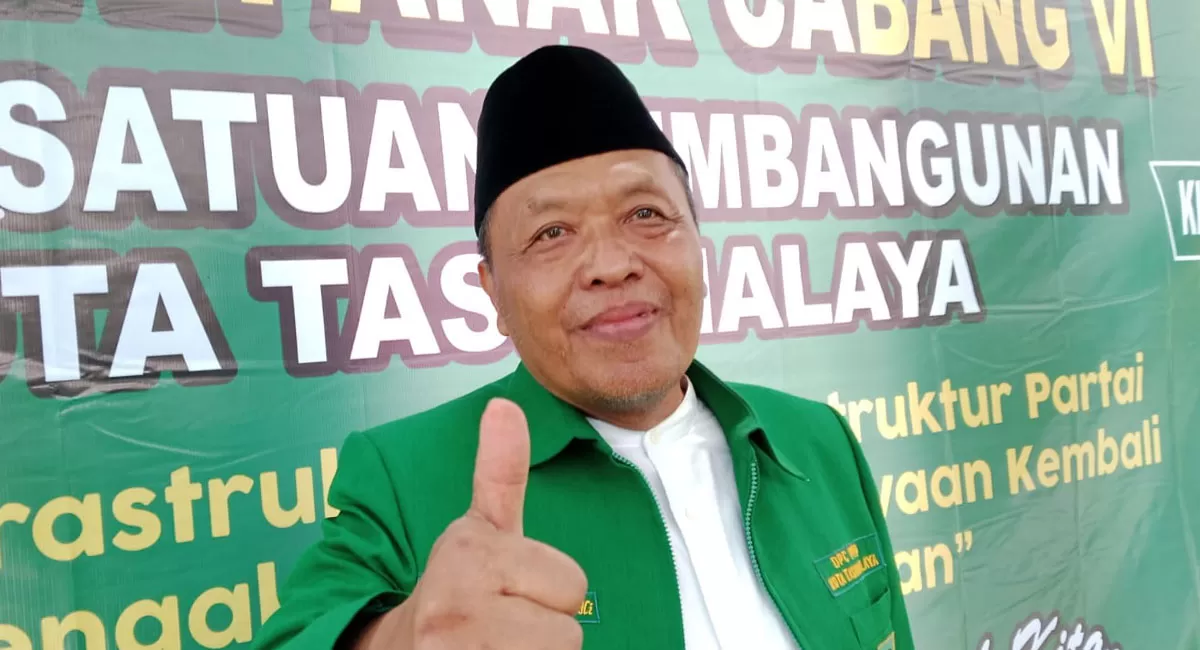 Ketua DPC PPP Kota Tasikmalaya H. Enjang Bilawini membuka Musancab serentak di Rumah Makan Ocoh, Minggu (9/8/2026), untuk memperkuat struktur dan kader di tingkat akar rumput. (Dok. AMS)