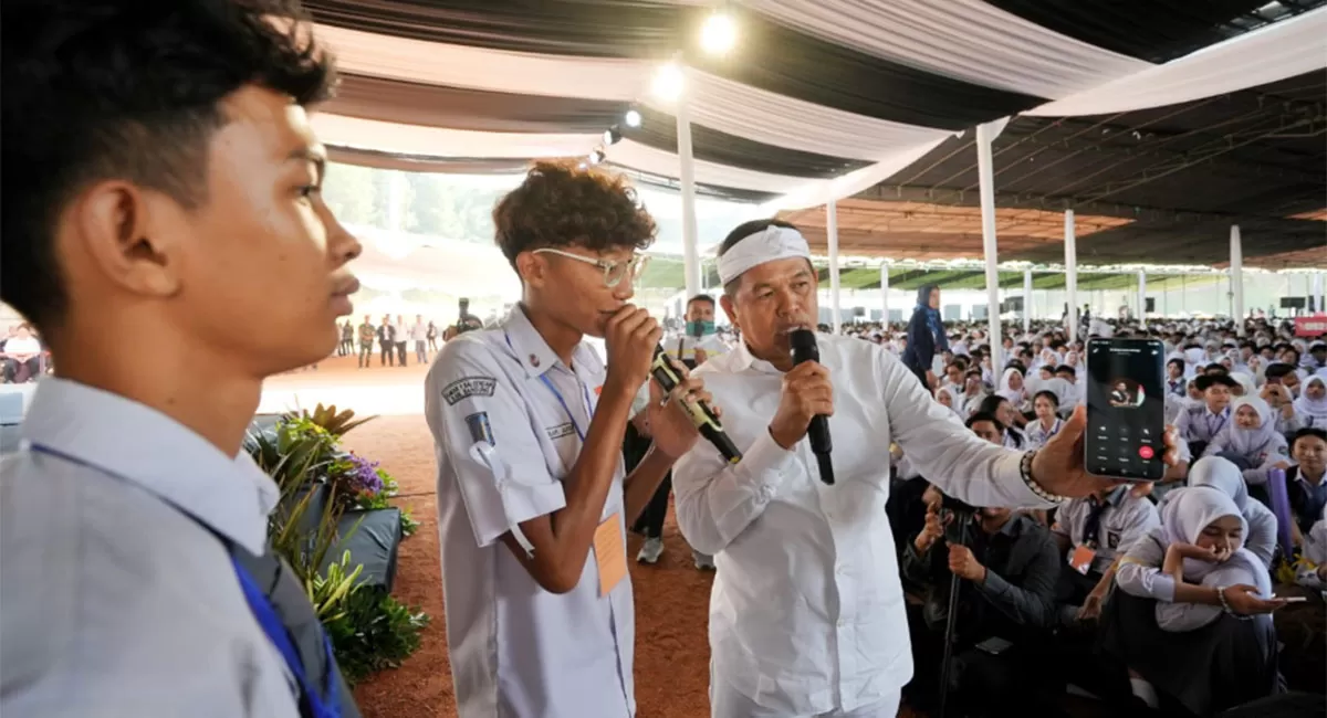 Dedi Mulyadi mengusulkan batas gaji orangtua penerima KIP Kuliah menjadi Rp10 juta. Usulan ini muncul setelah mahasiswa mengeluhkan mahalnya biaya kuliah. (Dok. Kominfo Jabar)