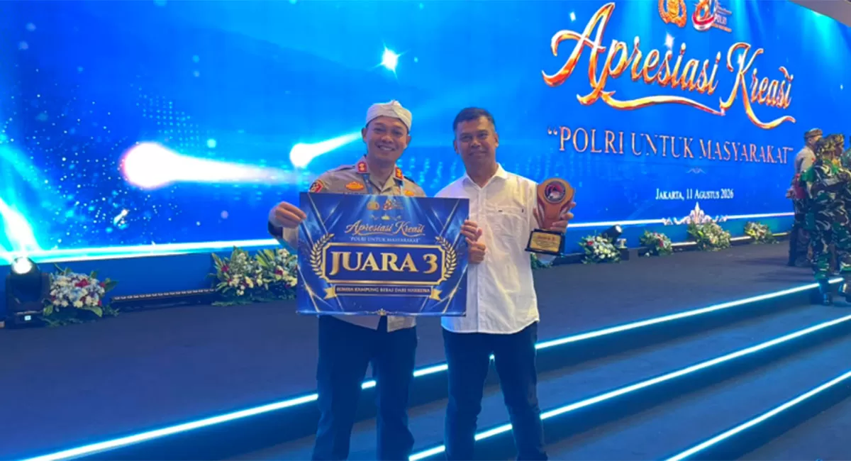 Kapolres Tasikmalaya Kota AKBP Andik Eko Siswanto, S.H., S.I.K., M.H., menerima penghargaan Juara Tiga Lomba Kampung Bebas dari Narkoba Tingkat Mabes Polri dalam kegiatan yang dilaksanakan di Jakarta, Selasa (11/8/2026). (Dok. AMS)