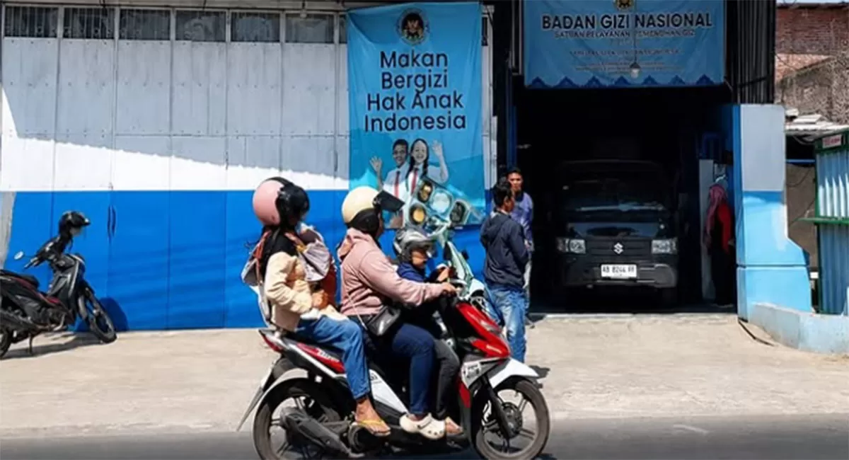Kepala SPPG Karanganyar muntah setelah mencicipi menu MBG. Sebanyak 94 paket untuk siswa SDN 2 Jati ditarik karena ayam rempah dicurigai bermasalah. (Instagram.com/@katakitaig)