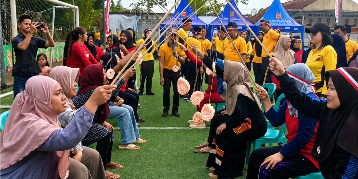 HUT kemerdekaan dirayakan dengan tawa, permainan tradisional, dan kebersamaan jajaran Polres Tasikmalaya bersama warga. (Dok. DFK)
