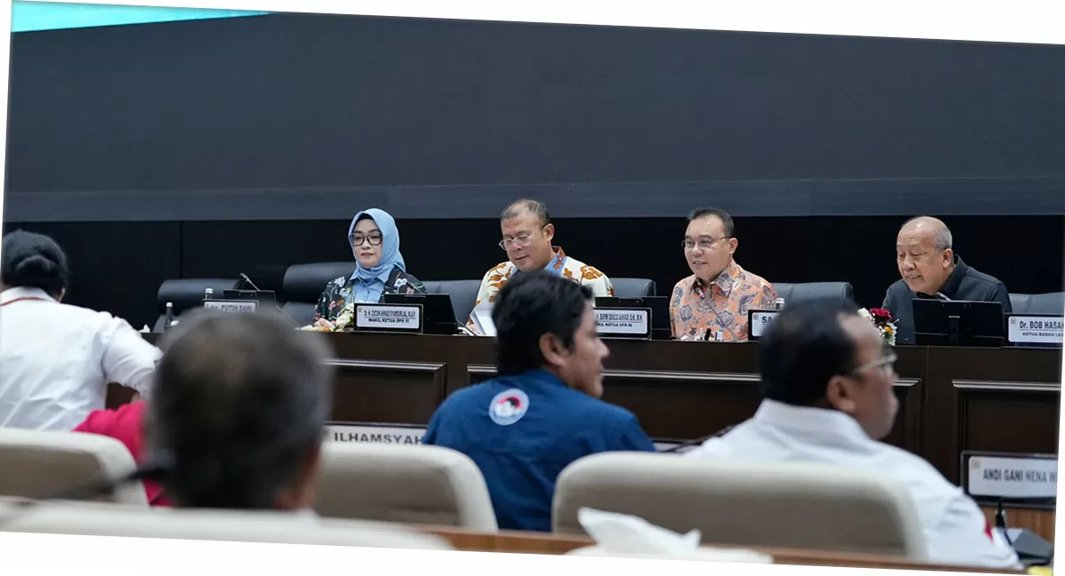 RUU Ketenagakerjaan dikebut DPR. Aspirasi buruh soal upah, PHK, pesangon, tenaga kerja asing, jam kerja, alih daya, dan pekerja kontrak ikut dibahas. (Dok.DPR RI)