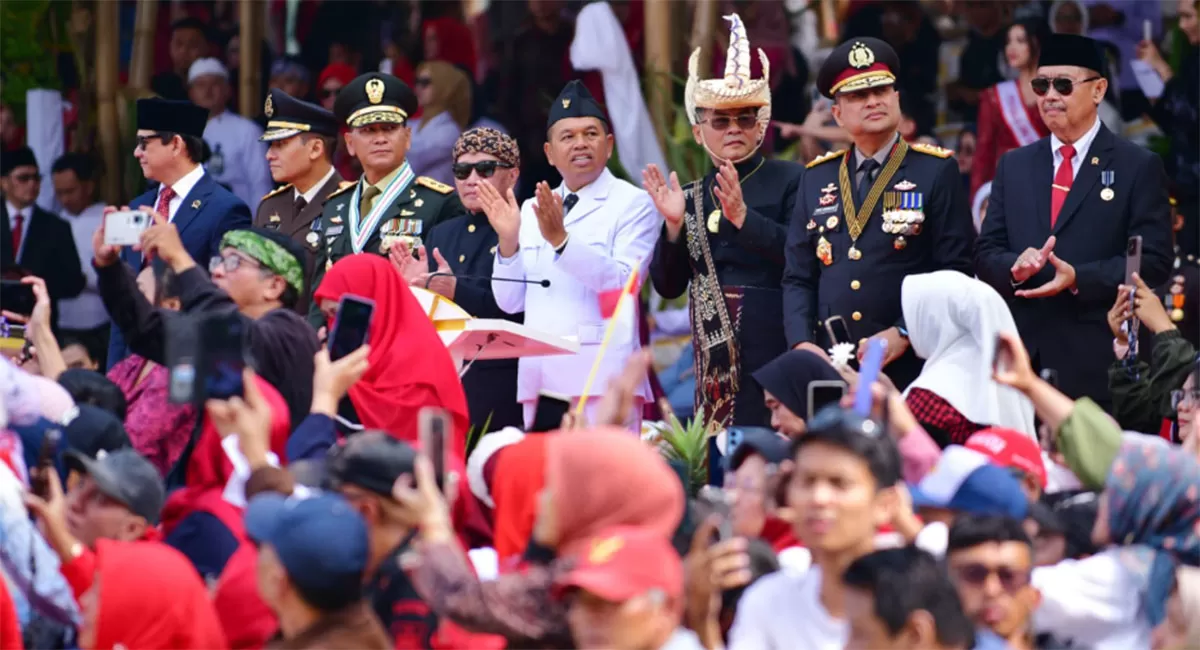 HUT ke-81 Kemerdekaan RI di Gedung Sate terasa berbeda. Dedi Mulyadi menyoroti layanan dasar dan 80 ribu warga Jabar yang belum teraliri listrik kini. (Dok. Kominfo Jabar)