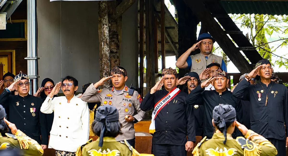 Budayawan dan Para Raja Sunda Gelar Upacara Tradisi Tahunan HUT RI ke-81 di Batu Mahpar Galunggung, Selasa (18/8/2026). (Dok. DFK)