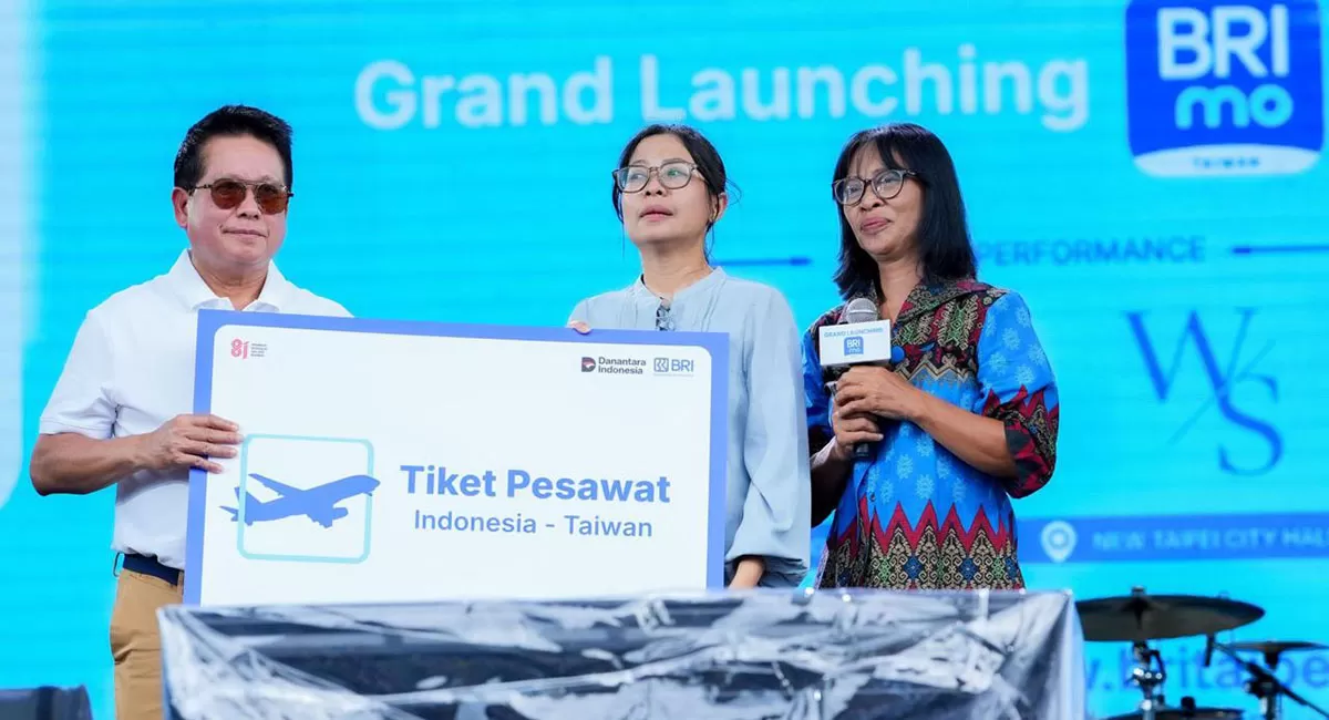 Yuni Lestari, PMI Taiwan, bertemu ibunya di Taiwan setelah hampir satu dekade. BRI memfasilitasi kepulangannya lewat Teman Seperjuangan BRI ke rumah. (Dok. BRI)