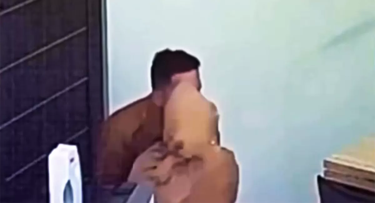 Video dugaan asusila pegawai ASN Pemprov Sumbar viral. Dua pegawai dipanggil untuk dimintai keterangan, sementara lokasi dan pelaku masih ditelusuri. (Instagram.com/jejak.politisi)