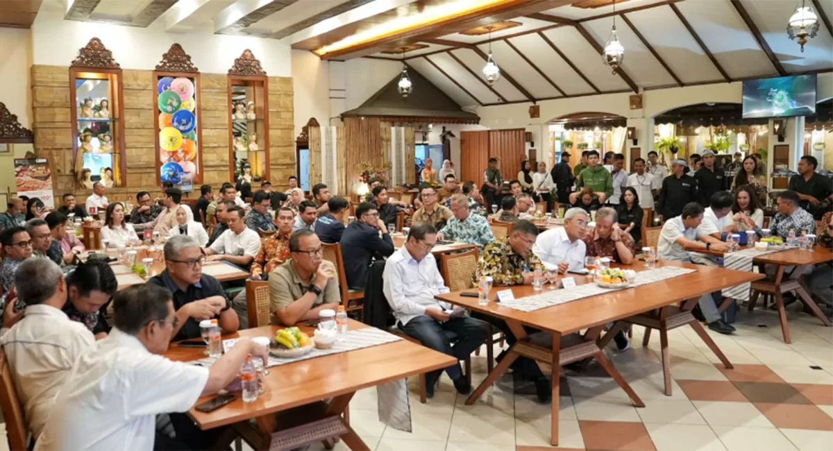 Pelantikan Ketua dan Pengurus Asosiasi Kafe dan Restoran atau AKAR Jawa Barat periode 2026-2030 digelar di RM Sindang Reret, Jalan Surapati Nomor 53, Kota Bandung, Rabu (26/8/2026) malam. (Humas Jabar)