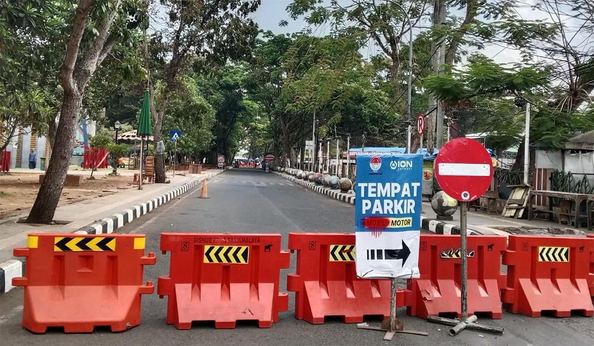 Jalan utama Dadaha ditutup Pemkot Tasikmalaya untuk penataan kawasan dan mengembalikan fungsi olahraga Dadaha agar aktivitas warga lebih tertata rapi. (Dok. AMS)