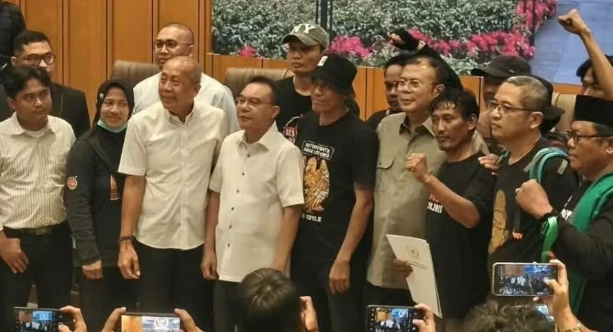 RUU Perampasan Aset ditargetkan disahkan 15 Desember 2026. Dasco menyatakan siap mundur jika DPR gagal memenuhi tenggat waktu. (Threads/@iqbalbanten06)